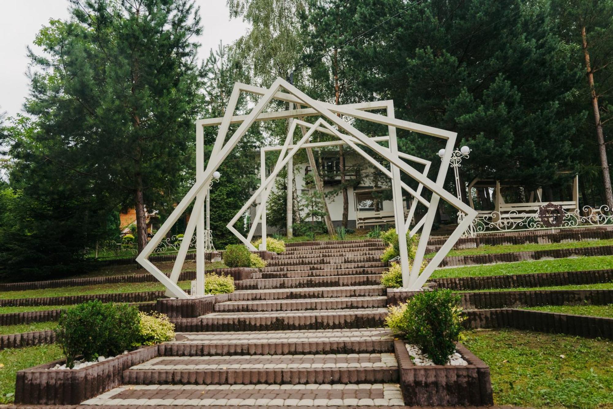 Сосновий Двір Kosiv Bagian luar foto