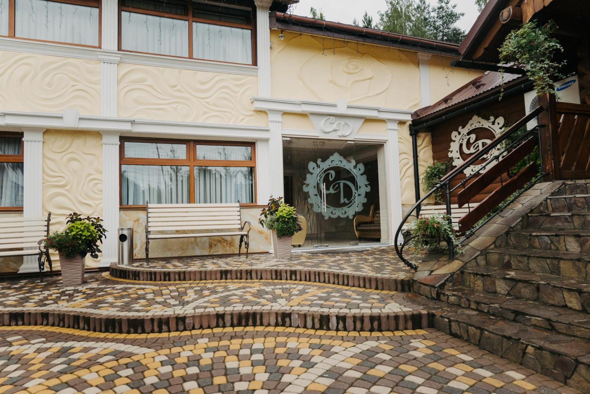 Сосновий Двір Kosiv Bagian luar foto