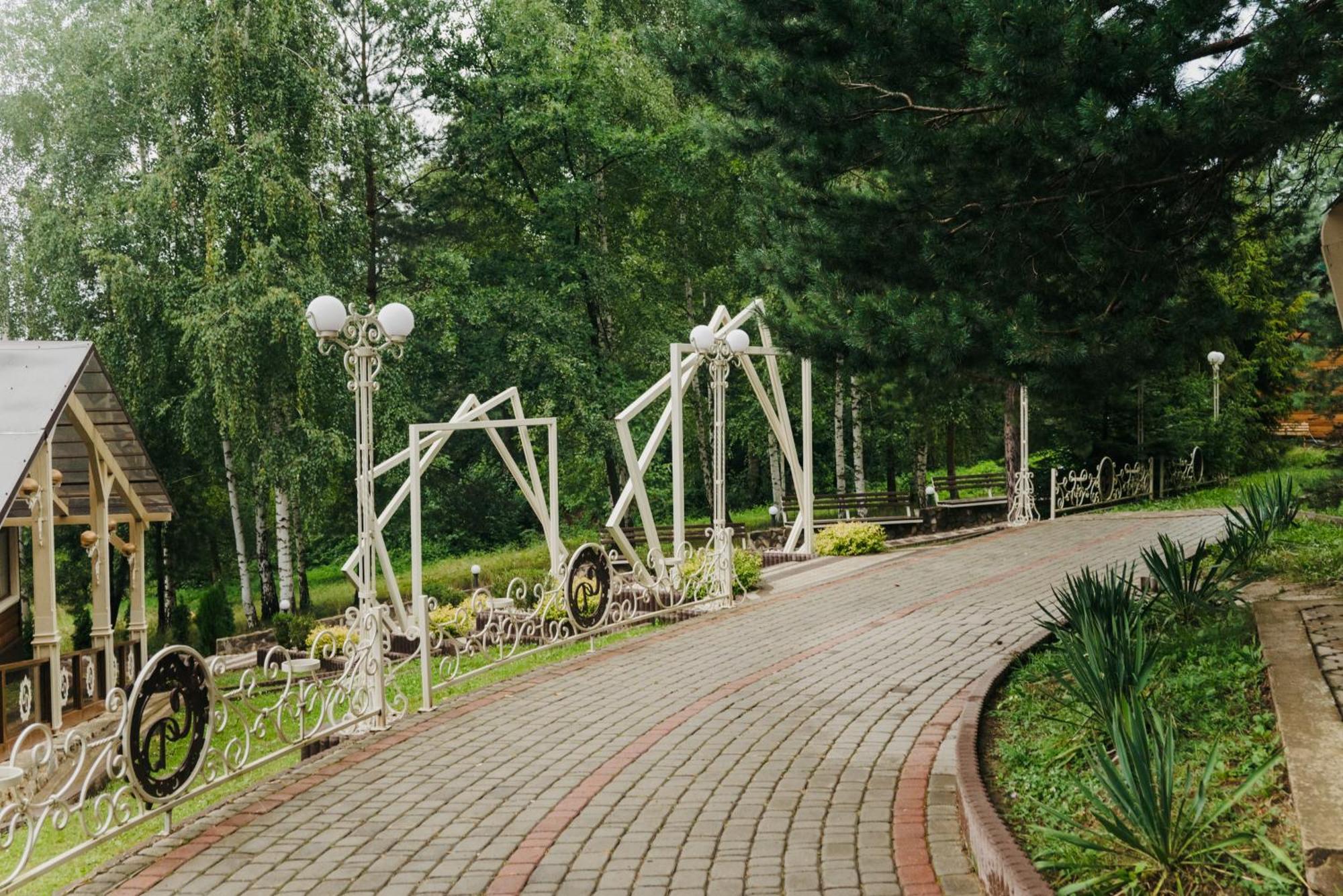 Сосновий Двір Kosiv Bagian luar foto